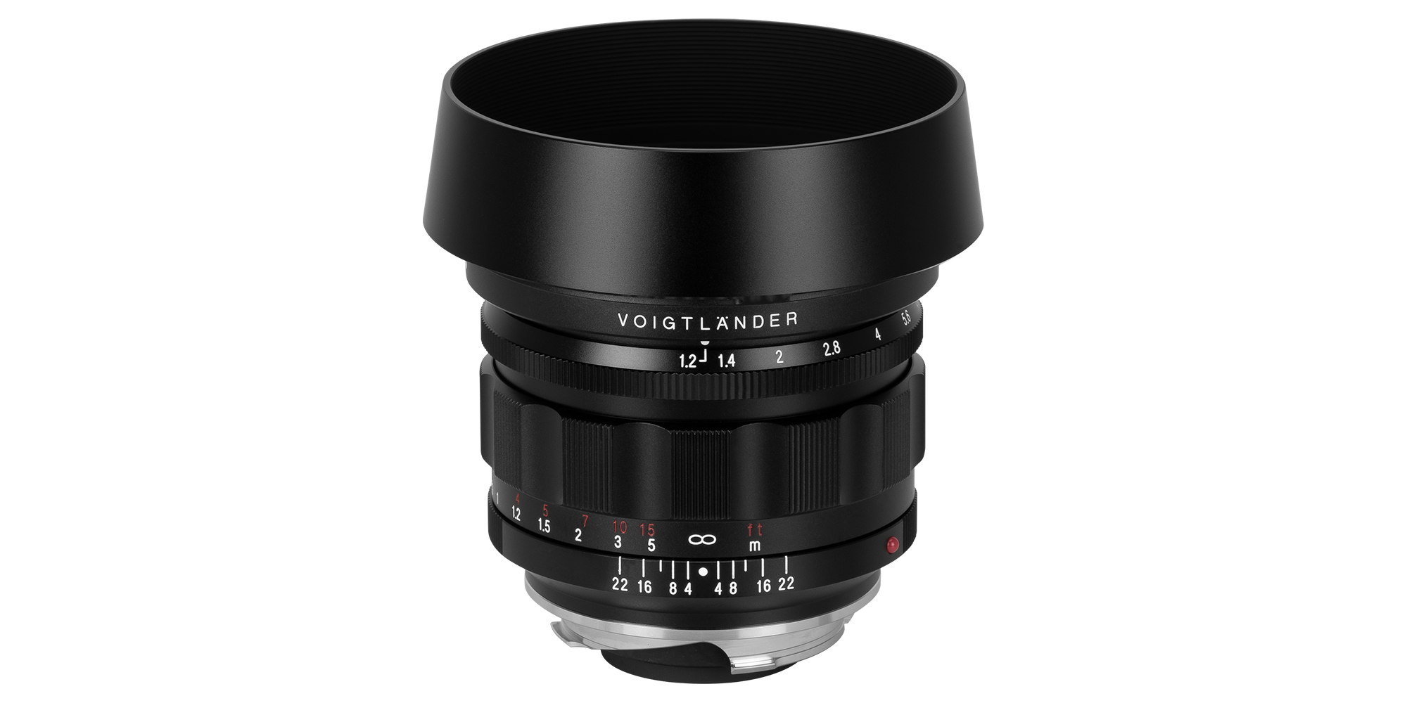 Osłona przeciwsłoneczna Voigtlander LH-15 na obiektywie